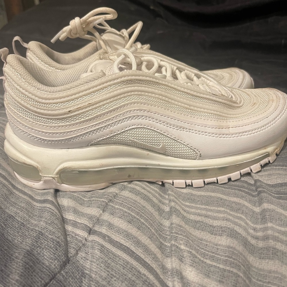 White Nike air max size 7. Only wore a few times.